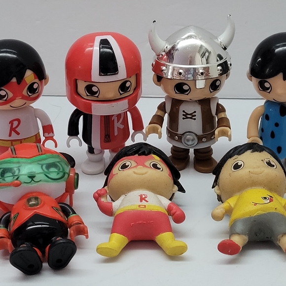 Rare (Lot Of 11) Assorted Ryan's World Action Figures. This lot of 11 assorted R - Picture 6 of 6